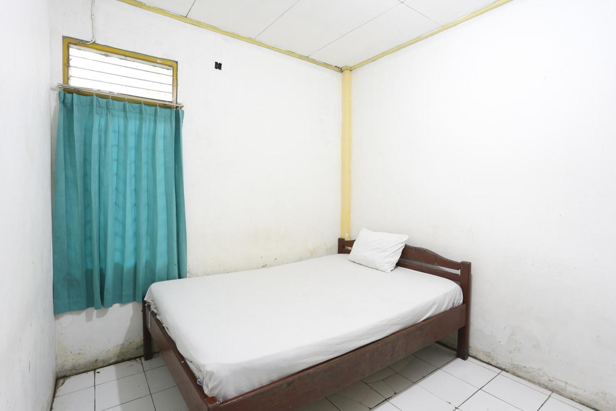 Oyo 93119 Guest House Leo Patra Muara Badak Exterior photo